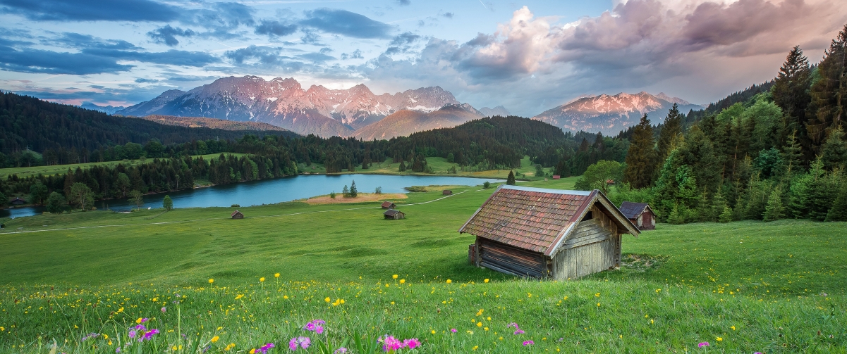 自然 森林 小山 房子 湖水 3440x1440风景壁纸