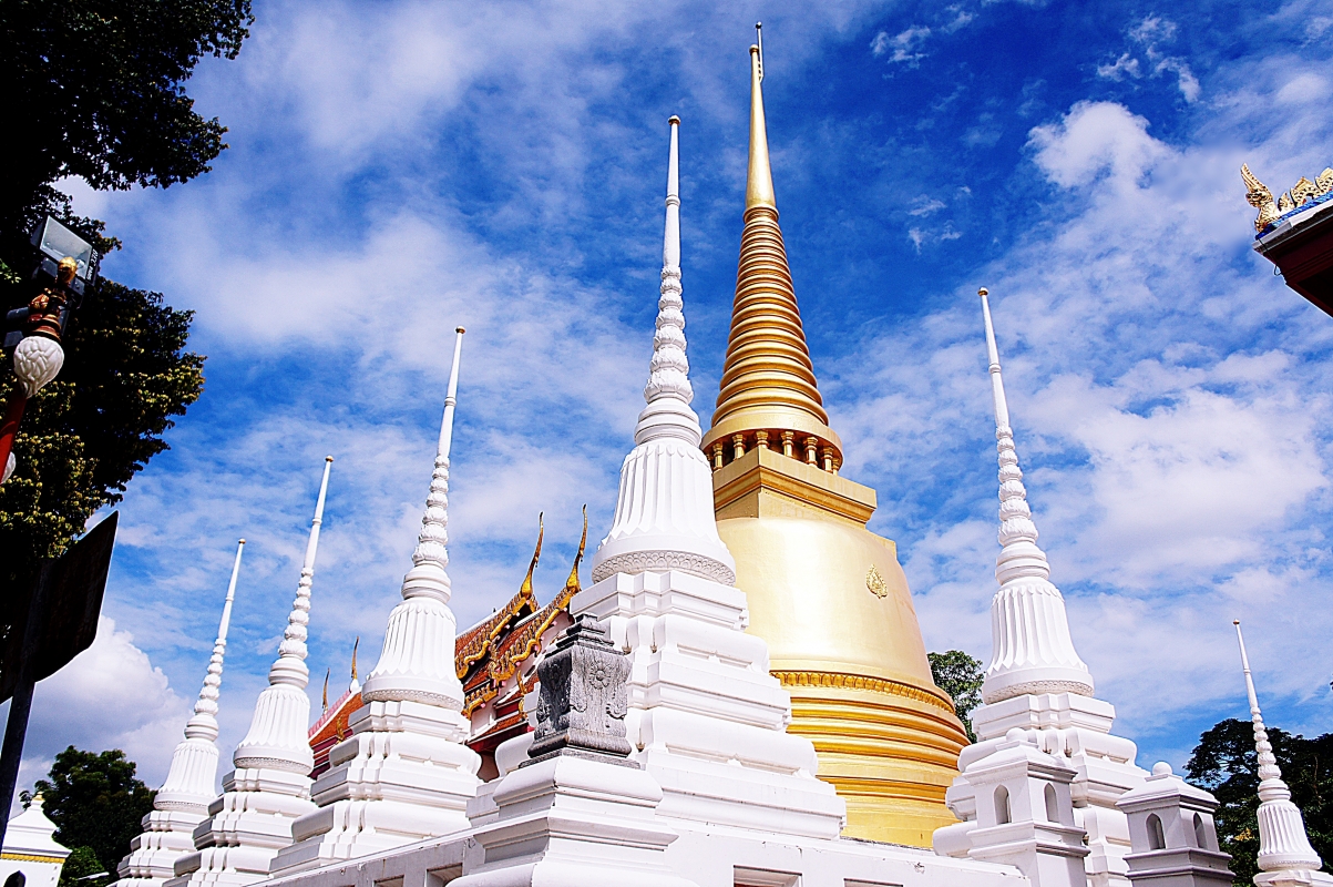 蓝天下的寺庙 泰国寺庙 4k图片
