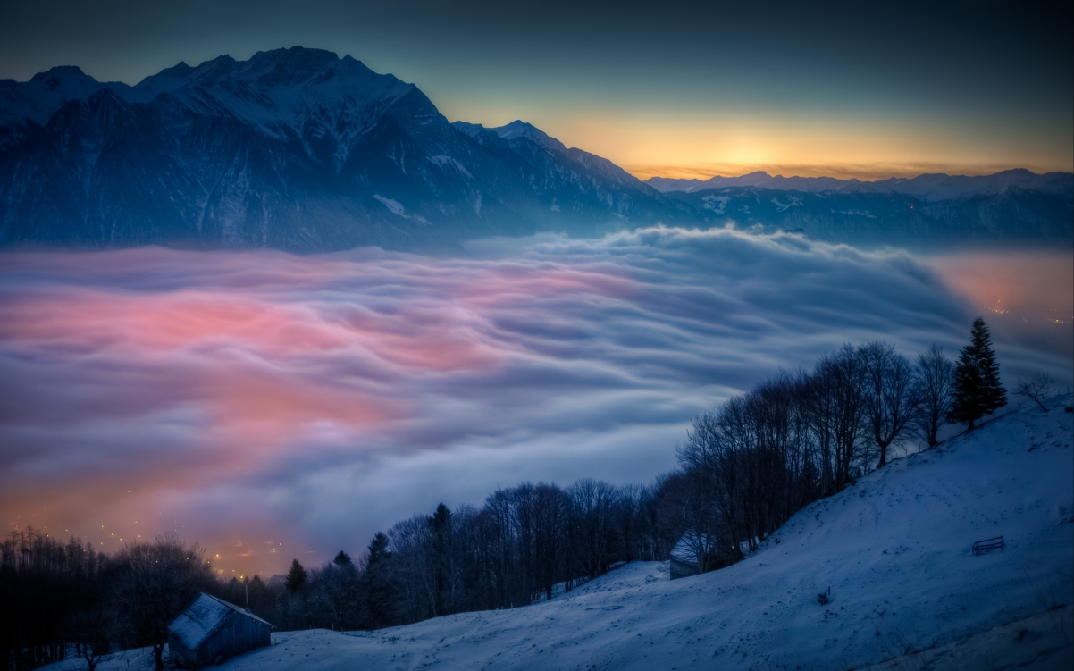 山 日出 雪 小屋 雾 树木 房屋 天空 自然 4K风景壁纸