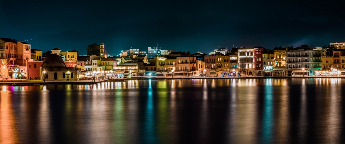 夜间水边城市风景3440x1440壁纸