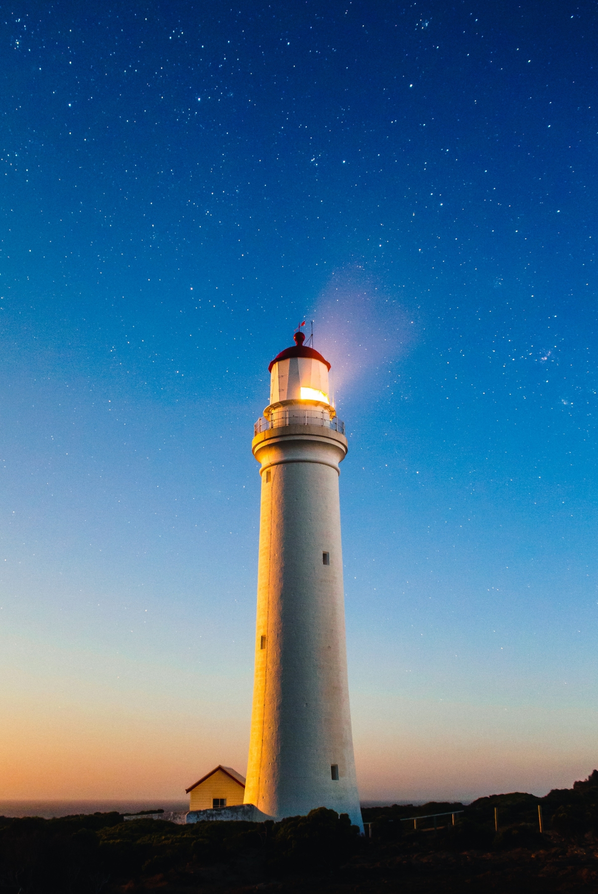 灯塔星空4k手机壁纸