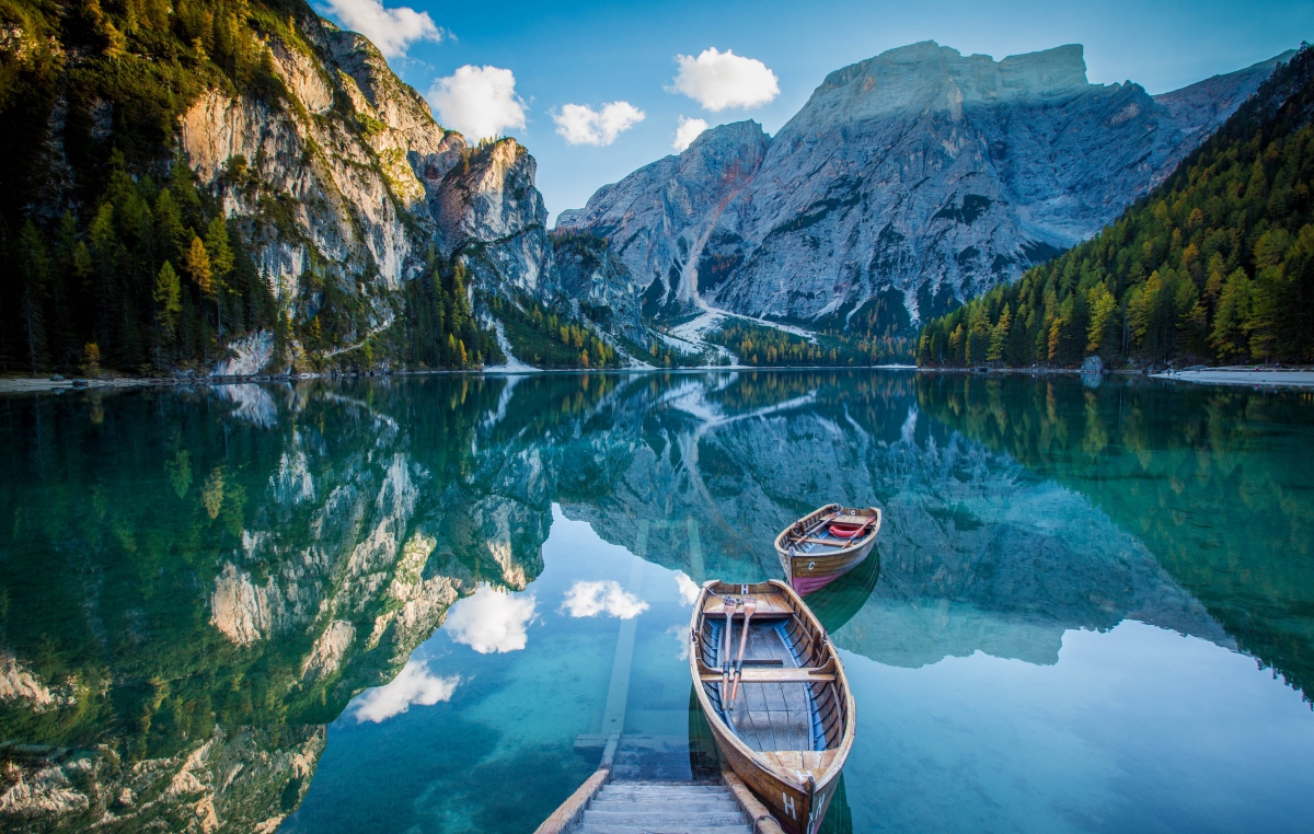 山 湖 倒影 船 5K风景壁纸