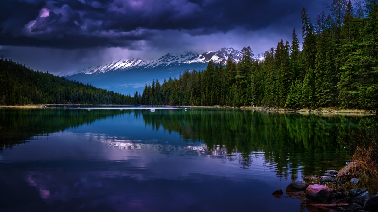 艾伯塔湖五湖谷夜晚风景4K壁纸3840x2160