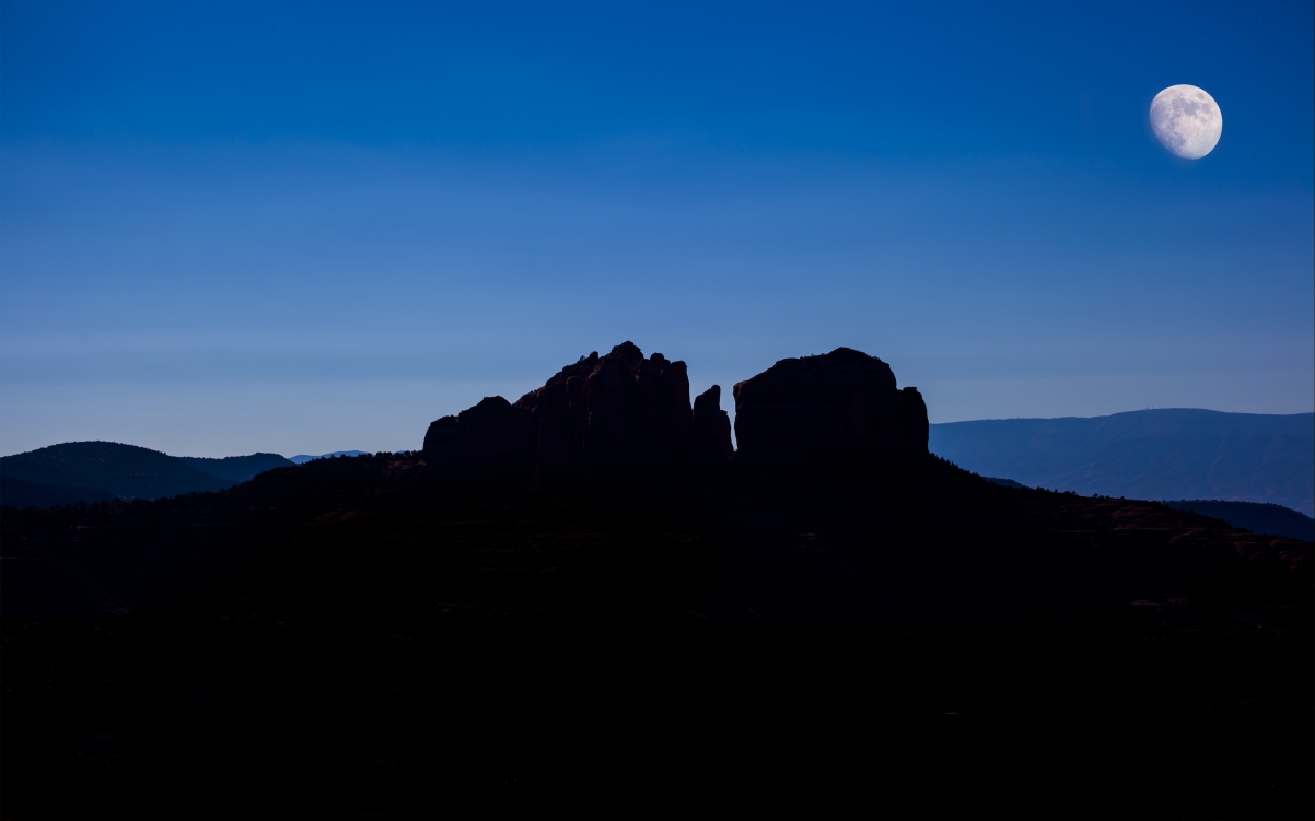 夜晚 山 天空 月光 4K风景壁纸