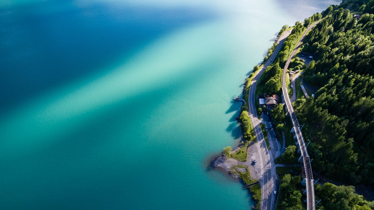 美丽的海洋 海边风景 道路 树林 4K风景壁纸