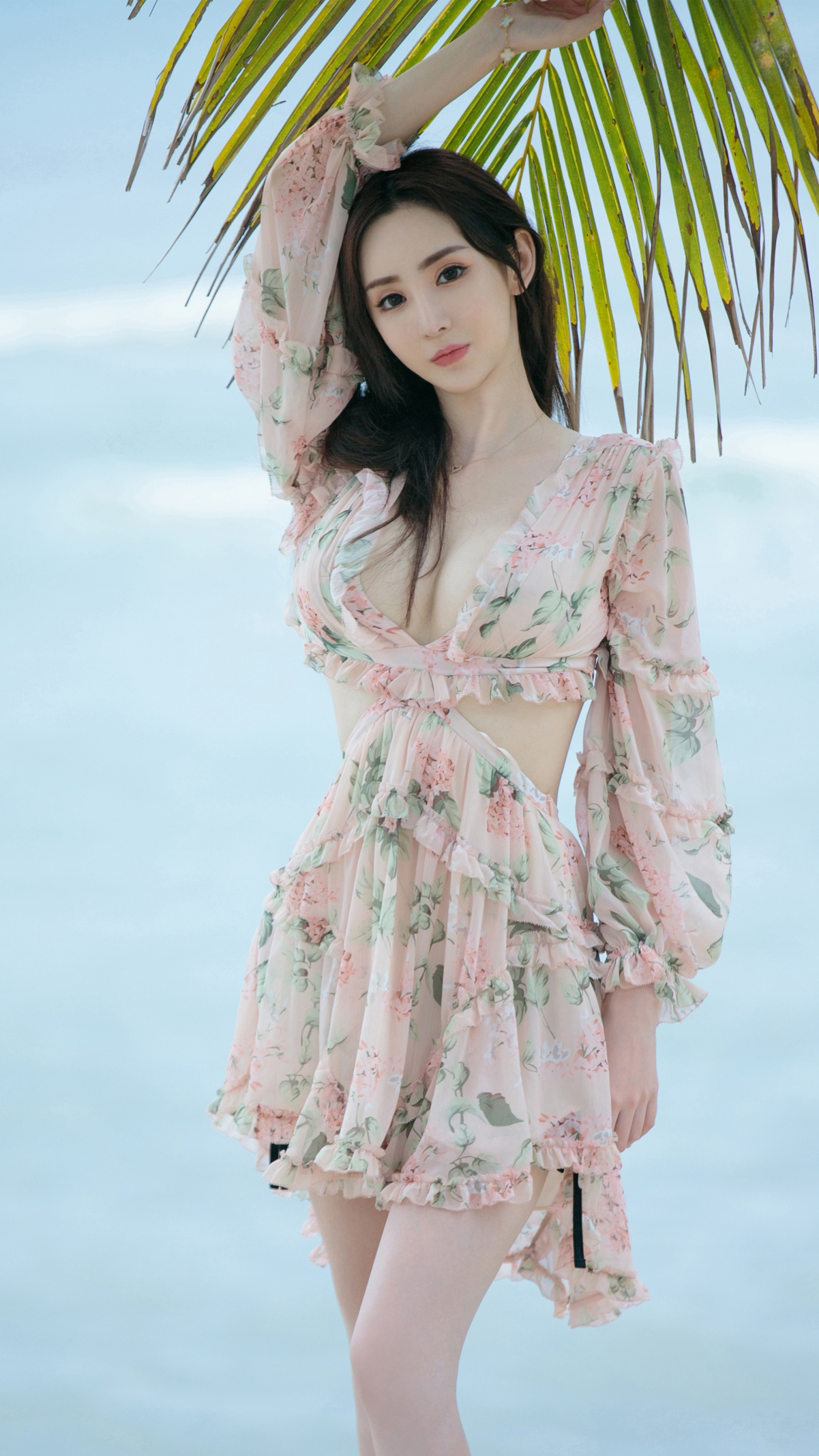 海边清爽美女于思琪4k手机壁纸2160x3840