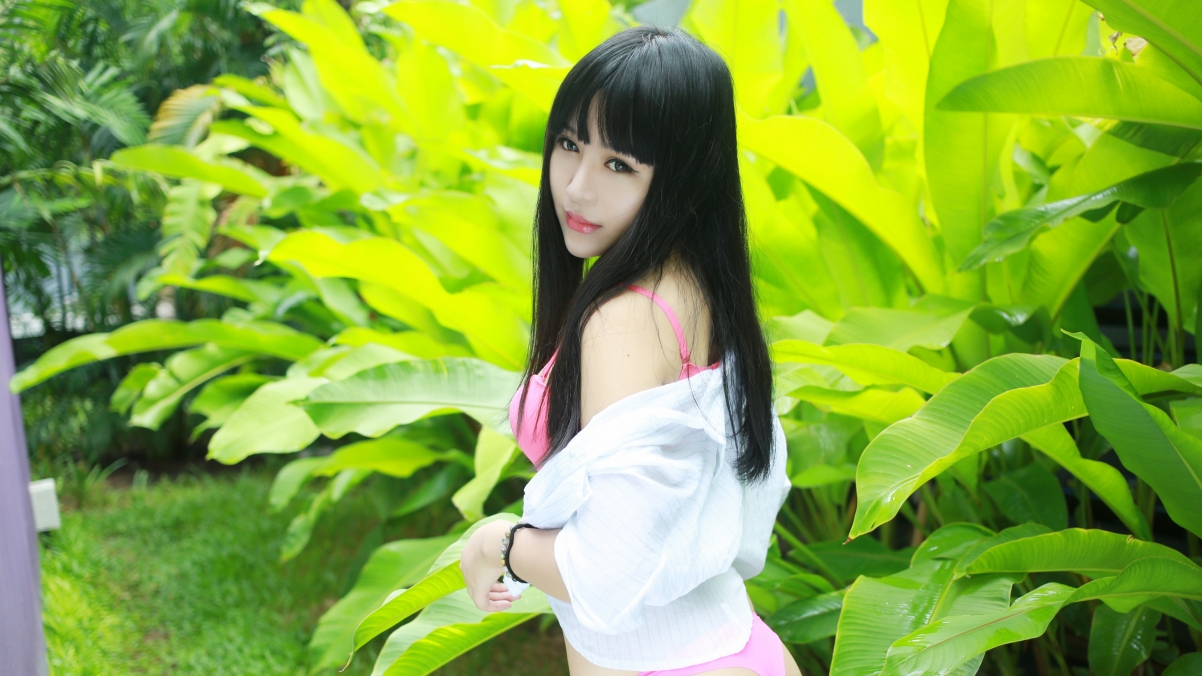 八宝icey 长发美女模特 户外写真 4K壁纸