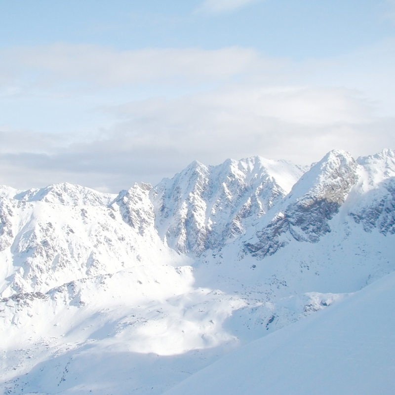 冬季雪山背景主图