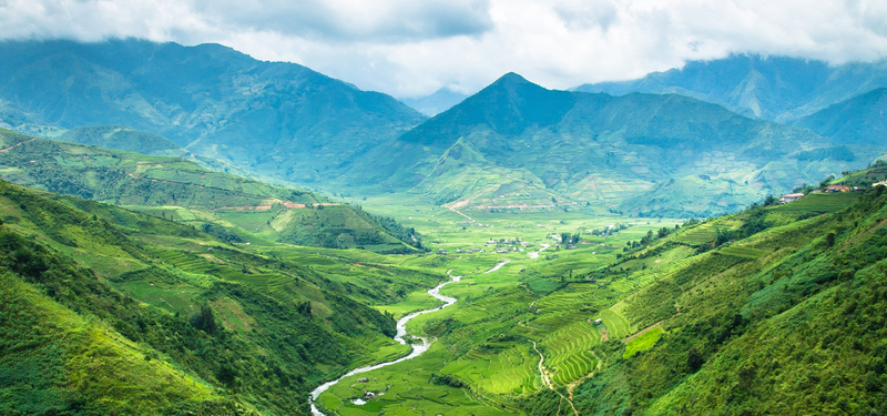 清新简约绿色大山背景