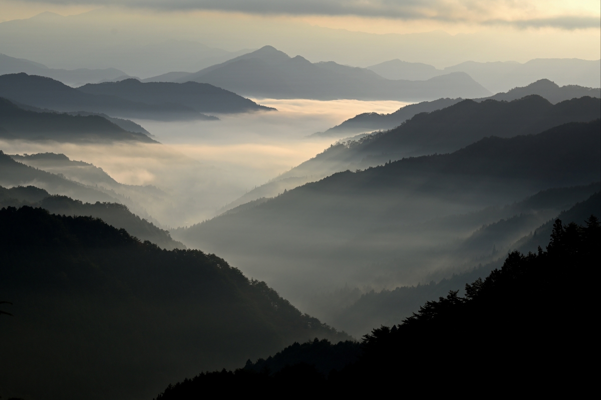 云雾山脉风景4k壁纸