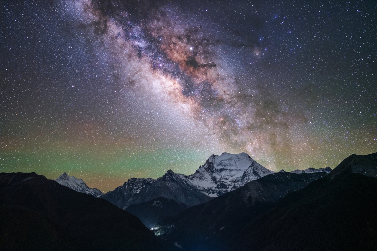 美丽的星空雪山风景4k高清壁纸