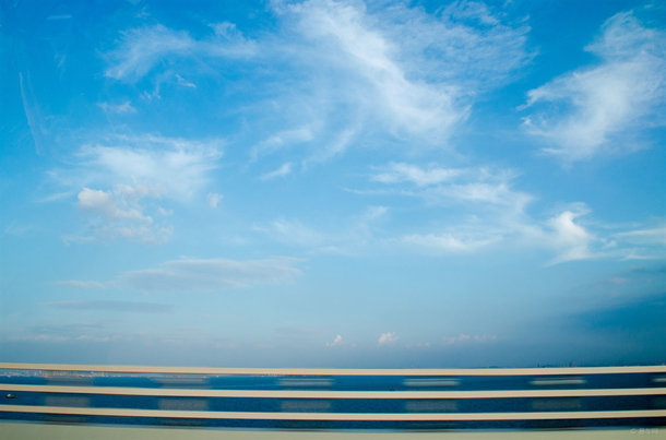 湛蓝天空背景