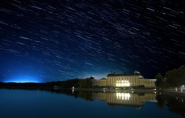 流星雨的夜空壁纸