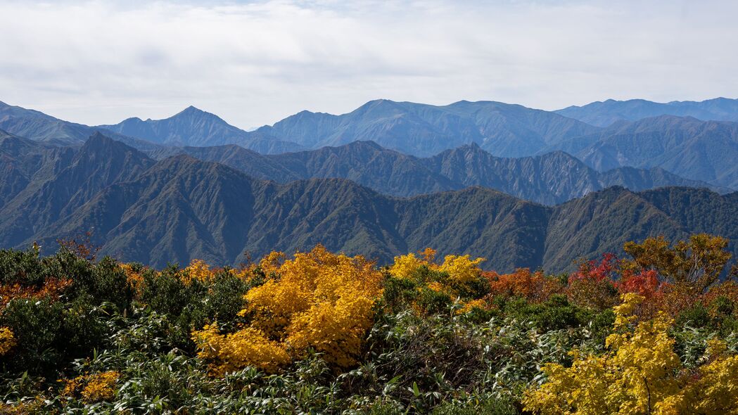 3840x2160 风景 山脉 山峰 草 植物 自然壁纸 背景4k uhd 16:9