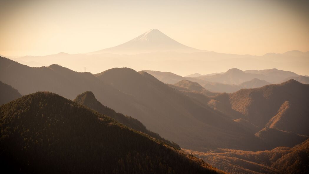 3840x2160 山脉 丘陵 山峰 雾 风景壁纸 背景4k uhd 16:9