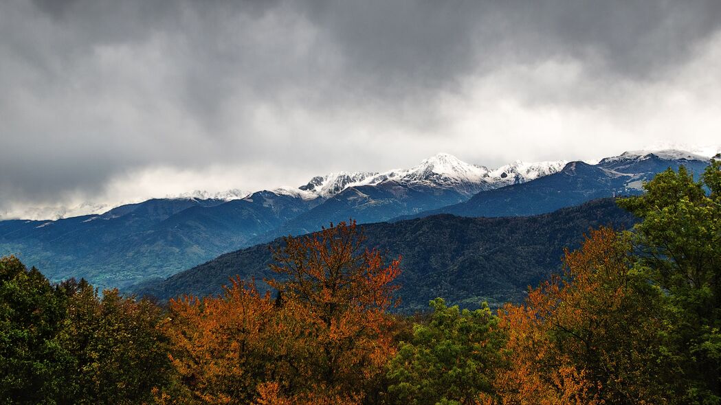 3840x2160 树木 山脉 山峰 雪 风景壁纸 背景4k uhd 16:9