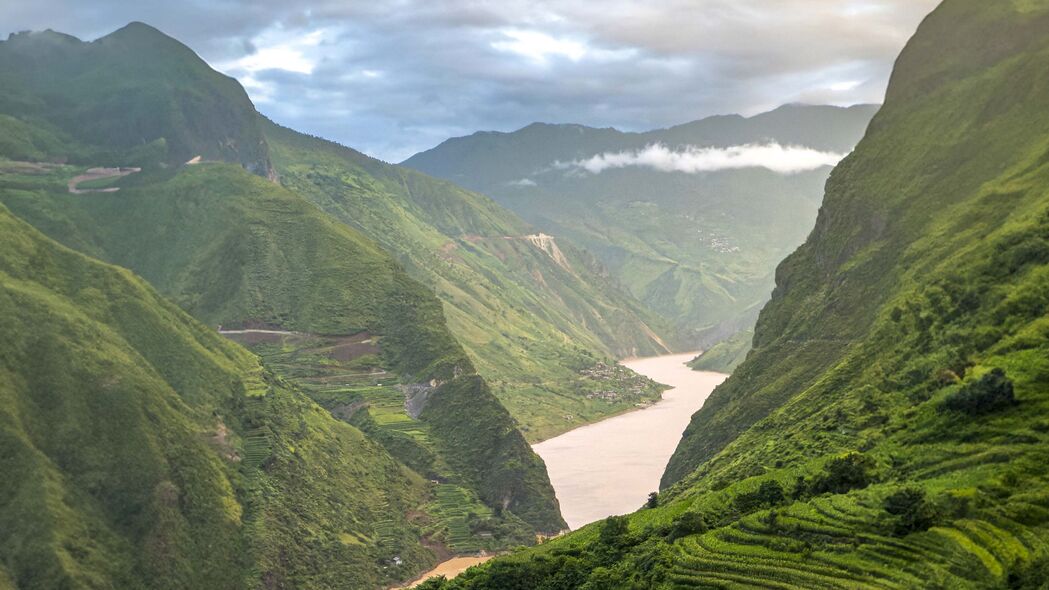 3840x2160 山脉 丘陵 河流 草地 灌木 风景壁纸 背景4k uhd 16:9