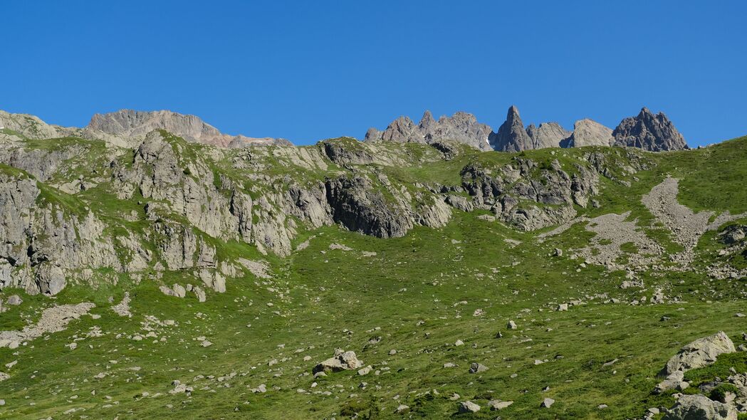 3840x2160 岩石 石头 山 草 天空 斜坡壁纸 背景4k uhd 16:9