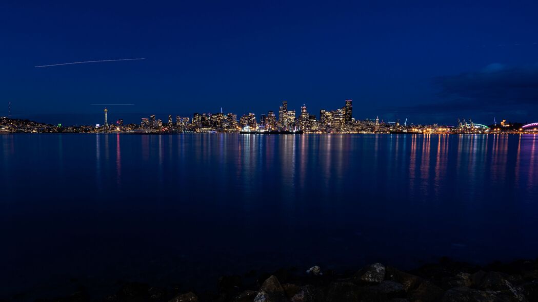 3840x2160 湖 城市 夜晚 灯光 反射 黑暗壁纸 背景4k uhd 16:9