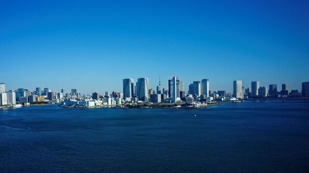 3840x2160 大海 建筑物 摩天大楼 城市 天空 蓝色壁纸 背景4k uhd 16:9