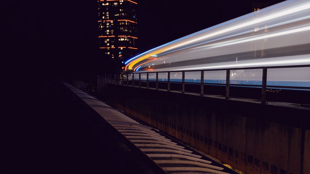 3840x2160 道路 建筑 灯光 辉光 长曝光 夜间壁纸 背景4k uhd 16:9