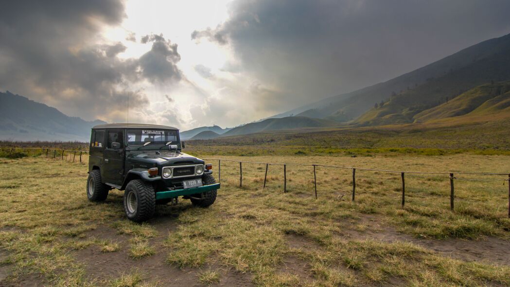 3840x2160 丰田 汽车 suv 山脉 自然 风景 4k壁纸 uhd 16:9