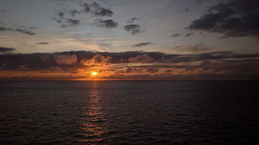 3840x2160 海 地平线 云 太阳 日落 深色 4k壁纸 uhd 16:9