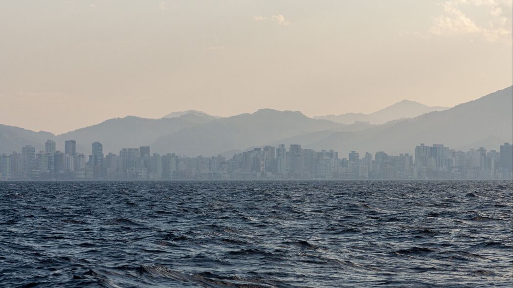 3840x2160 城市 建筑 山脉 大海 海浪 雾 4k壁纸 uhd 16:9