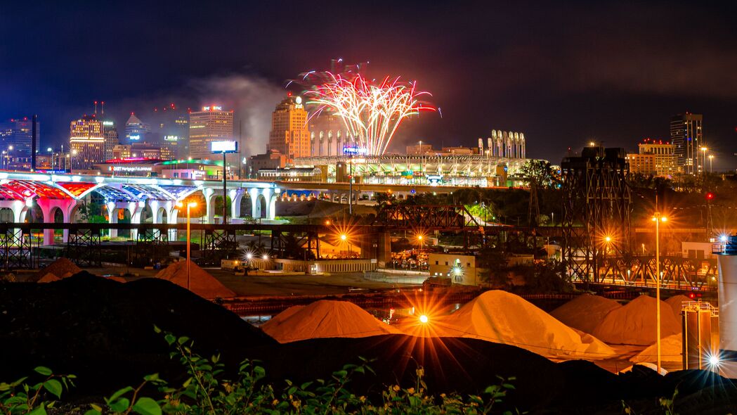 3840x2160 城市 建筑 烟花 火花 夜晚 深色 4k壁纸 uhd 16:9