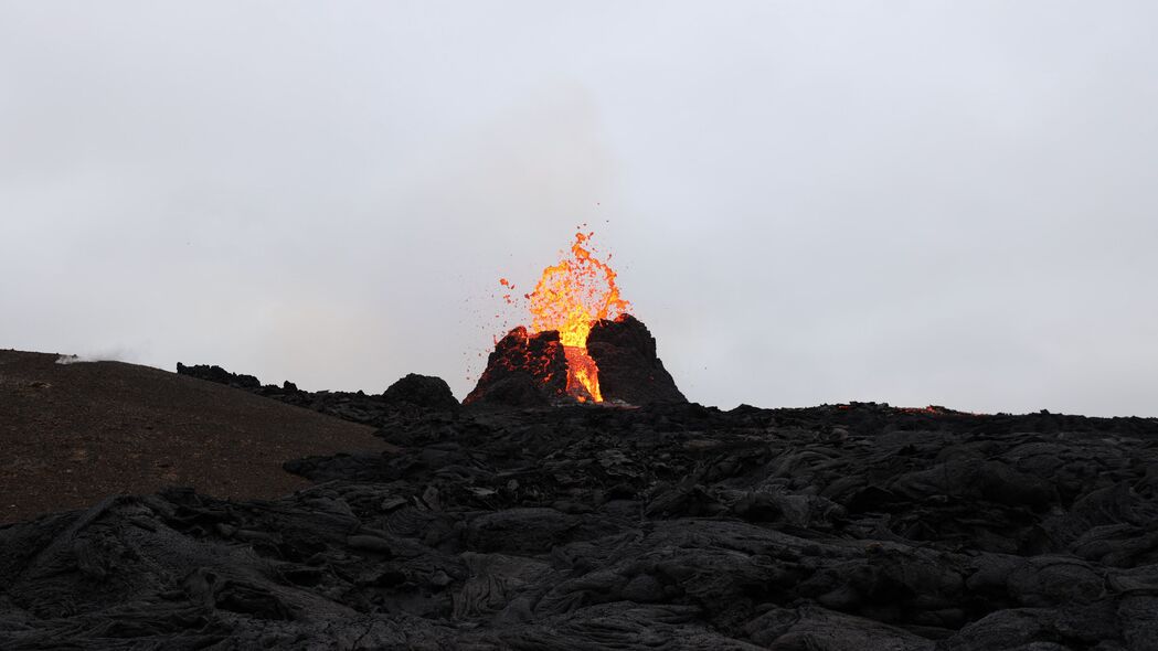 3840x2160 火山 熔岩 喷发 热 喷涂 4k壁纸 uhd 16:9