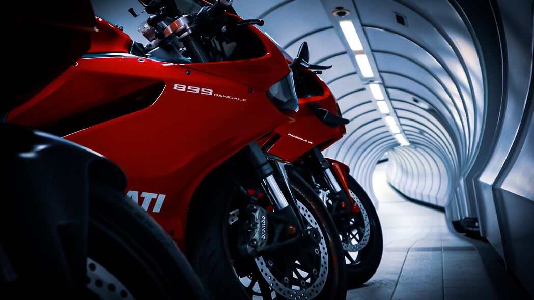 3840x2160  ducati 摩托车 红色 隧道 4k壁纸 uhd 16:9