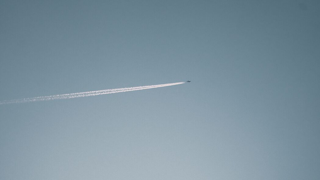 3840x2160 飞机 飞行 踪迹 树木 天空 4k壁纸 uhd 16:9