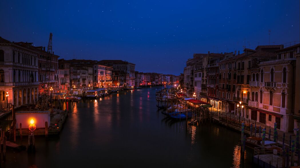 3840x2160 建筑 夜城 河流 灯光 夜 4k壁纸 uhd 16:9