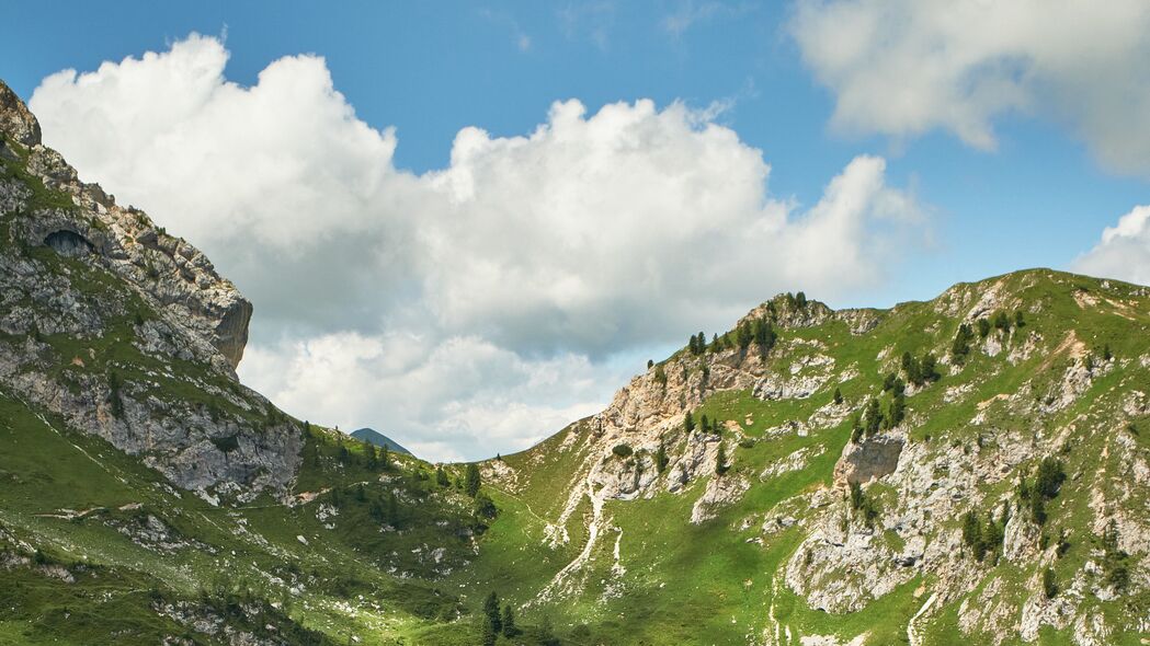 3840x2160 山脉 山峰 岩石 云杉 草 4k壁纸 uhd 16:9