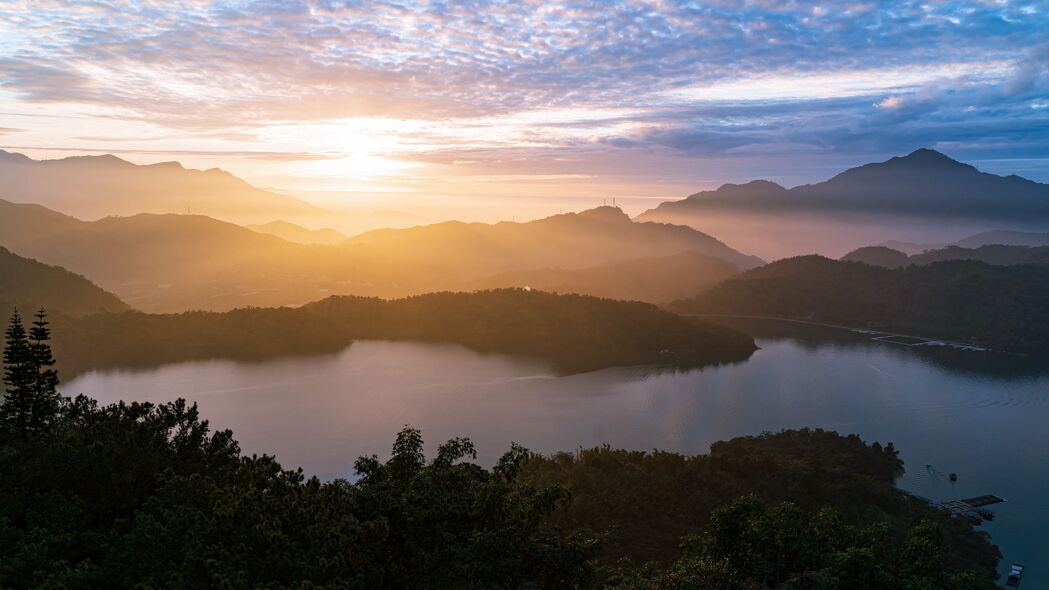 3840x2160 雾 日落 森林 丘陵 4k壁纸 uhd 16:9