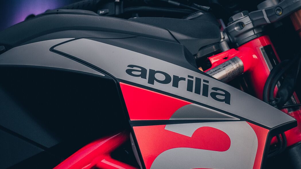 3840x2160  aprilia 摩托车 自行车 运动 侧视图 4k壁纸 uhd 16:9