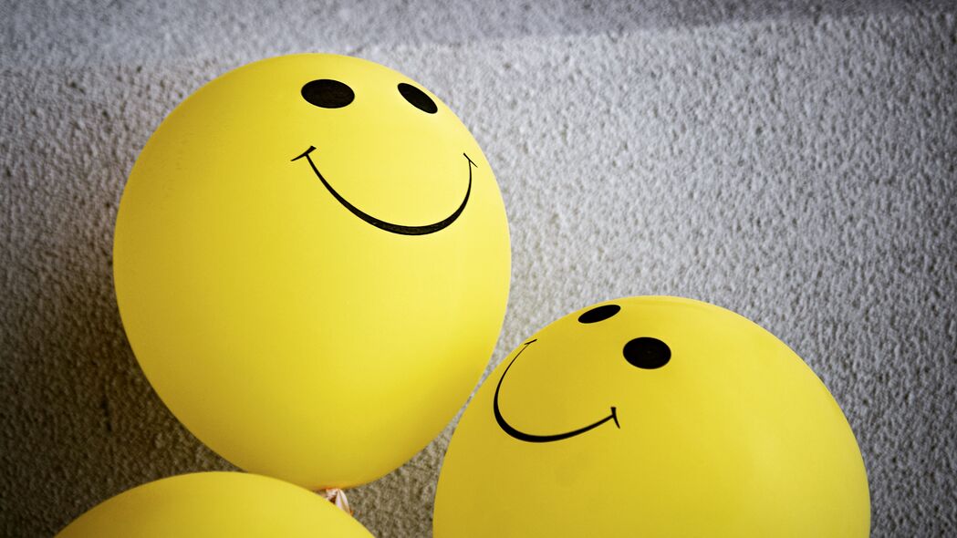 3840x2160 气球 微笑 表情符号 黄色 4k壁纸 uhd 16:9