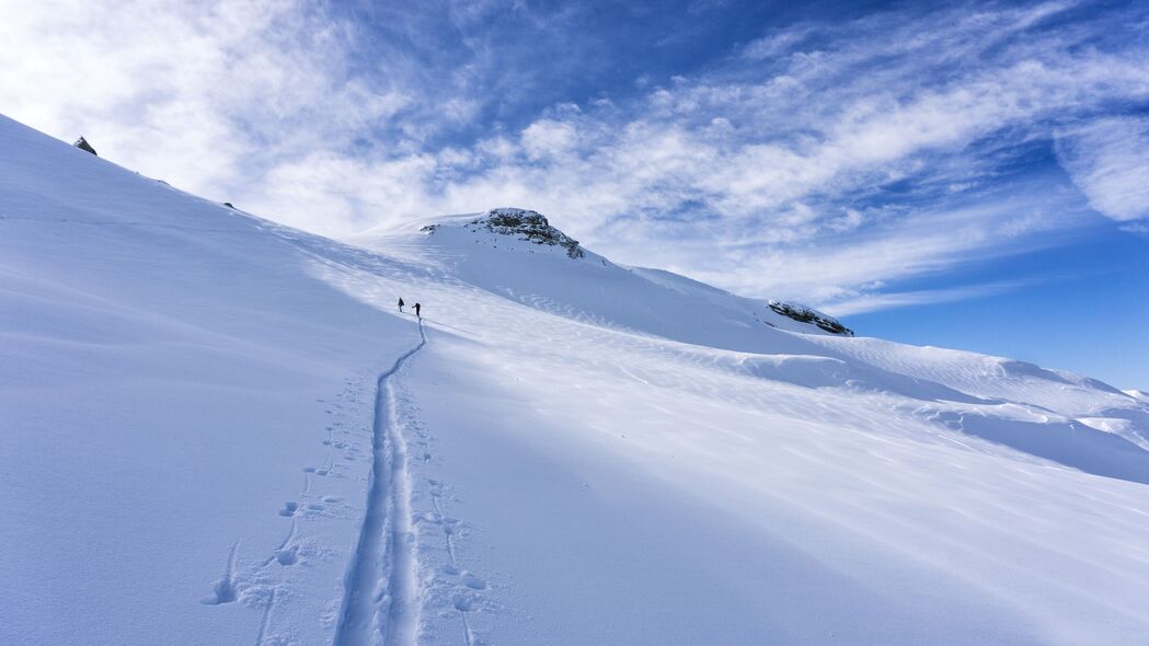 3840x2160 雪 痕迹 滑雪者 剪影 斜坡 山 4k壁纸 uhd 16:9