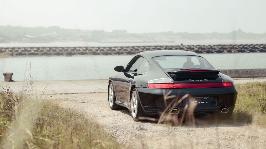 3840x2160 保时捷911 carrera 4s 保时捷 汽车 跑车 黑色 后视 海滨 4k壁纸 uhd 16:9