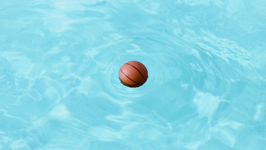 3840x2160 篮球 球 水 湿 游泳 4k壁纸 uhd 16:9
