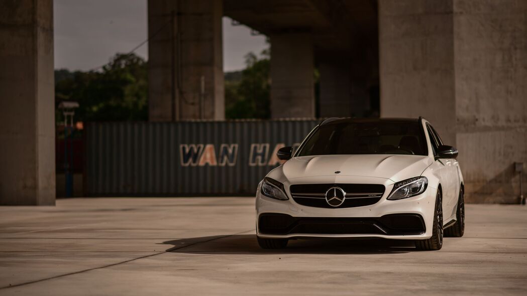 3840x2160 梅赛德斯amg c 63 梅赛德斯 汽车 白色 正面 4k壁纸 uhd 16:9