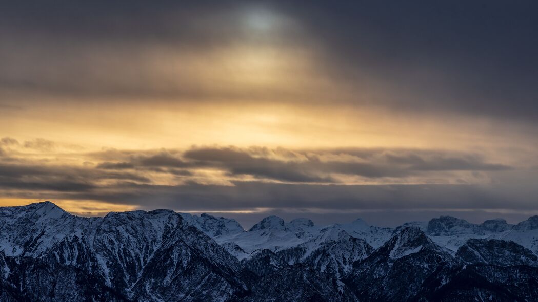 3840x2160 山脉 山峰 雪 天空 云 阴天 4k壁纸 uhd 16:9