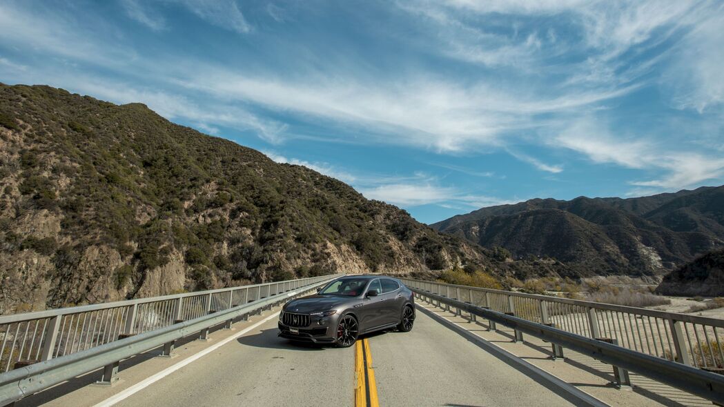 3840x2160  maserati levante maserati 跨界 桥梁 天空 山脉 4k壁纸 uhd 16:9