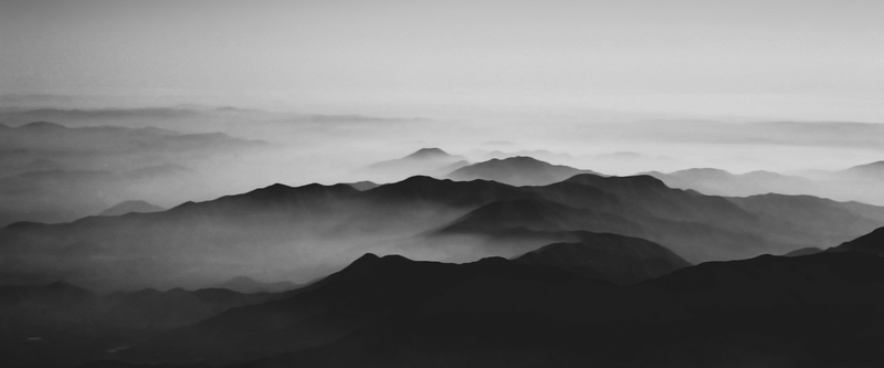 水墨高山背景图