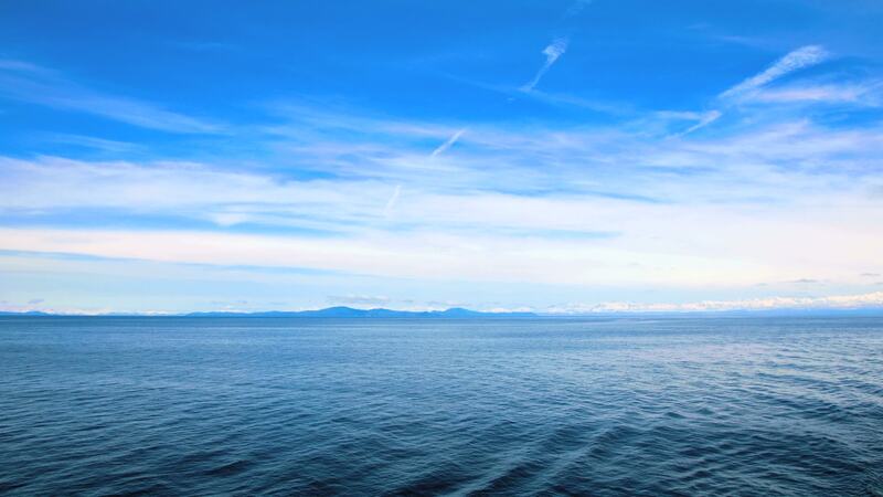大海和天空连成一条线