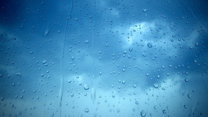 雨天玻璃外的风景