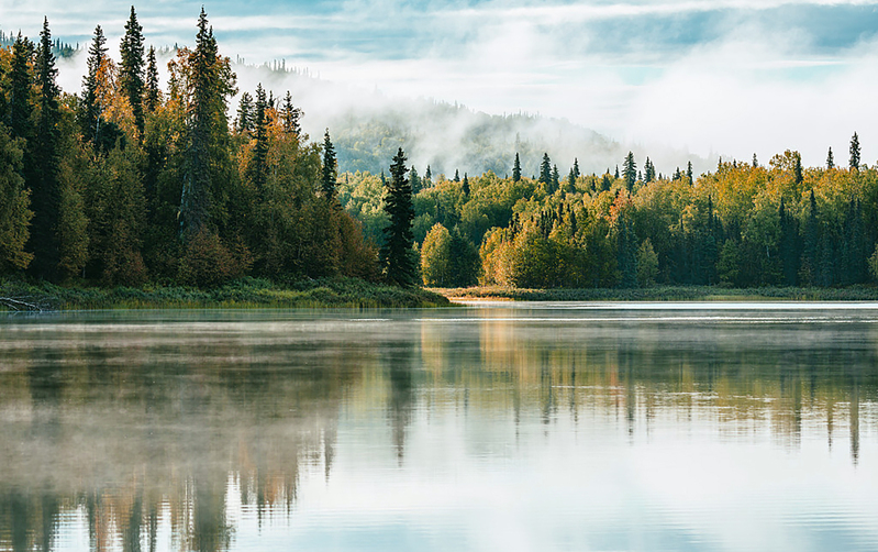 初秋湖畔美景