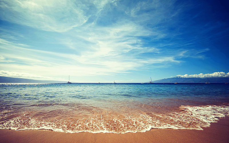 夏日海滩 . 海面 . 海水