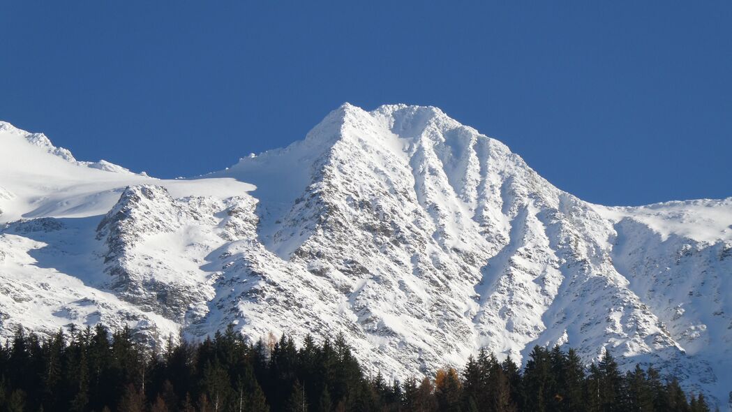 山脉 雪 景观 山峰 树木 4k壁纸 3840x2160