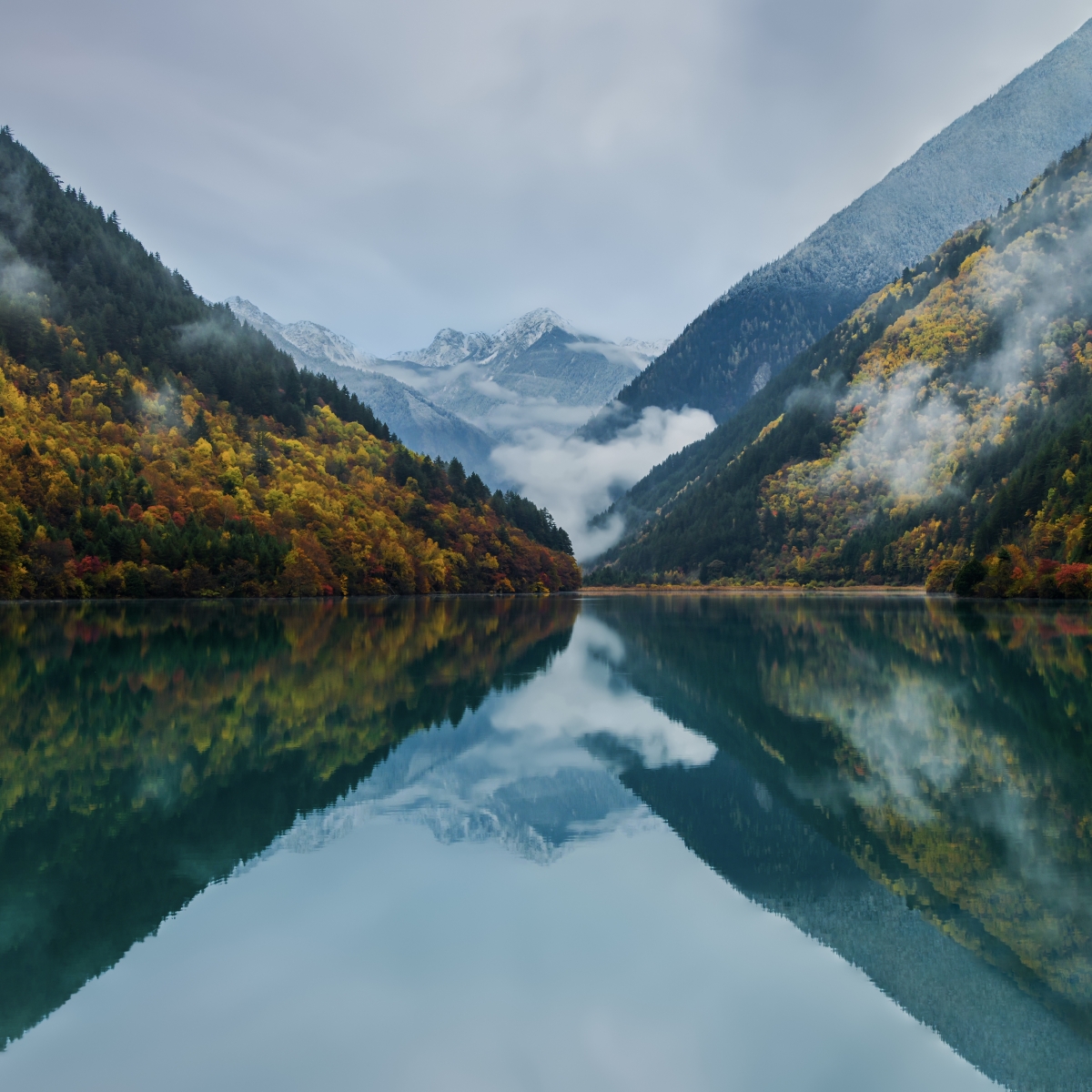 华为MateXT非凡大师 秋天山水风景 三折叠高清壁纸